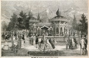 Der Kiosk und die Terrasse in den Royal Surrey Gardens von English School