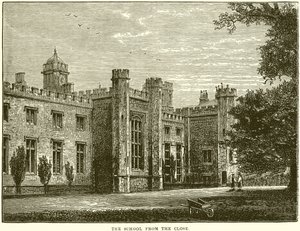 Die Schule vom Hof aus von English School