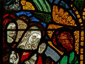 Das Ostfenster mit einer Auferstehungsszene: die heiligen Frauen am Grab; Maria Magdalena mit Christus?