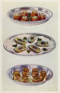 Tomatencremes; Sardellen-Gondeln; Garnelen in Aspik