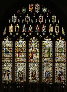Fenster Ew, Darstellung von Somerset-Glas um 1450 im Ostfenster mit zehn feinen Heiligenfiguren