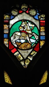 Fenster Nr. 6 zeigt St. Georg und der Drache