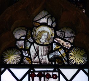Fenster w6 zeigt einen Engel und Edward IV Sonnenstrahlen von English School