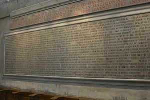 Denkmal für die Mitglieder des New College, Oxford, die im Ersten Weltkrieg ihr Leben verloren von Eric (workshop of) Gill