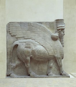 Stier mit Flügeln, menschlichem Gesicht und Tiara