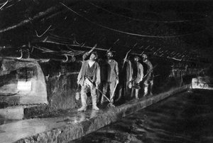 Kanalreiniger im Hauptkanal, Paris, 1931