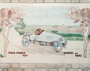 Gabriel fährt ein Mors-Auto im Paris-Madrid-Rennen 1903, bekannt als Das Todesrennen: Keramikfliesen hergestellt von Gilardoni Fils et Cie aus Paris, nach einer Zeichnung von Ernest Montaut