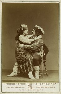 René Didier und Alice Lody in den Rollen von Phöbus und Esmeralda von Etienne Carjat