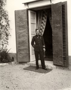Porträt eines Mannes in Uniform auf dem Bauernhof Lo Zucco, Sizilien, 1900