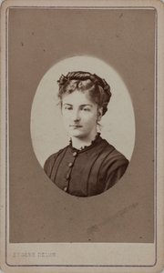 Porträt von Jane Dieulafoy 1851-1916, ca. 1880 von Eugène Delon