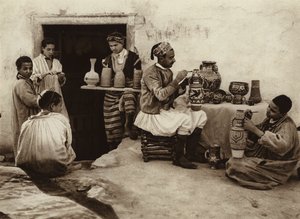 Tunis, Töpferwerkstatt (s/w Foto) von European Photographer