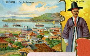 Ein koreanischer Herr in traditioneller Kleidung (Hanbok) und Hut (Gat) und eine Ansicht des Hafens von Chemulpo (Incheon), 1904 von European School