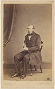 [Unidentifizierter älterer Mann mit Bart ohne Schnurrbart, sitzend] von F.R. Wells
