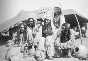 Eine Gruppe von Brahui aus Ost-Balochistan von F. Bremner
