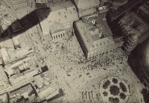 Stadtansicht mit Luftschiffschatten