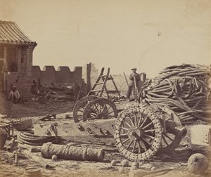 Innenraum des Pehtang-Forts, der das Magazin und die Holzkanone zeigt, 1. August 1860, 1860 von Felice Beato