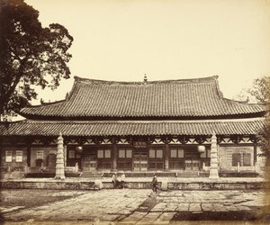 Tempel im Tartar-Viertel, Kanton, China von Felice Beato