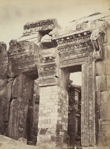 Eingang zum Tempel des Jupiter oder Tempel der Sonne in der archäologischen Zone von Heliopolis oder Baalbek, antike syrische Stadt, heute Libanon
