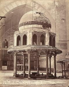 Der Abbrunnen, in der Moschee des Sultans Hassan, in Kairo, Ägypten von Félix Bonfils