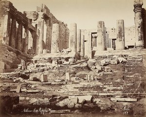 Die Propyläen der Akropolis in Athen von Félix Bonfils