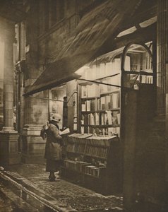 Nasser Winterabend und ein Bücherliebhaber in Bloomsbury, ca. 1935 von Fincham