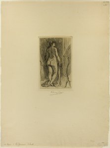 Stehende Frau mit Pelz