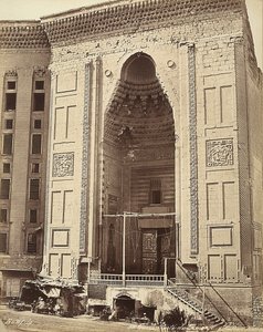 Tür der Sultan-Hassan-Moschee in Kairo, Ägypten
