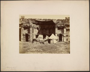Rechteckiger Hof, Baalbek von Félix Bonfils