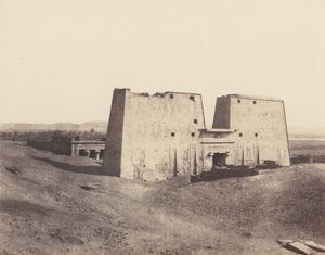 Edfou Apollonopolis Magna, Gesamtansicht des Tempels, 1851-52, gedruckt 1853-54 von Félix Teynard
