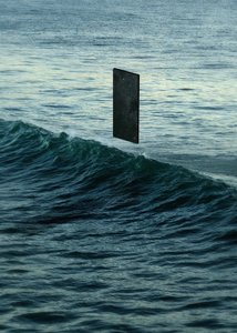 Surrealer Monolith-Ozeanwelle
