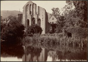 Valle Crucis Abtei vom Garten aus von Francis Bedford
