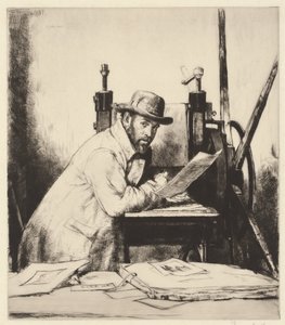 Porträt von Muirhead Bone, lehnend auf einer Radierpresse von Francis Dodd