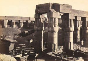 "Ägypten und Palästina": Kolonnade des Hofes des Festes von Amenhotep III im Tempel von Luxor (El-Uqsor), Ägypten von Francis Frith