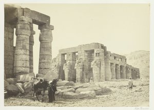 Das Memnonium, Theben, von der Ebene, 1857 von Francis Frith