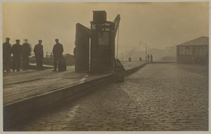 [Hafenanlagen in Whitby] von Frank Meadow Sutcliffe