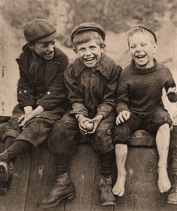 Drei glückliche Jungen