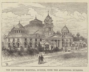 Das Devonshire Hospital, Buxton, mit dem zusätzlichen Gebäude von Frank Watkins