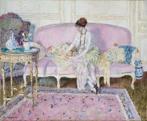 Frau auf Sofa im Innenraum von Frederick Carl Frieseke