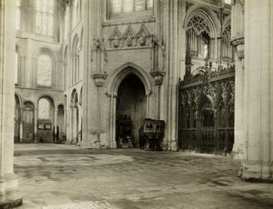 Ely Cathedral: Oktagon vom Südquerhaus Stühle & Bänke entfernt von Frederick H. Evans