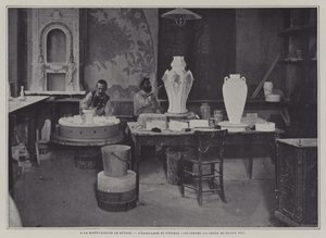 Emaillieren mit dem Pinsel in der Porzellanfabrik von Sèvres, Frankreich von French Photographer