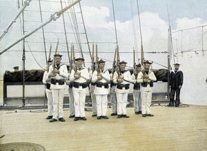 Französische Marine, späte 19. Jahrhundert: Gewehrübung - Bibl. des Arts deco. von French Photographer