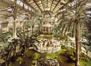 Innenansicht des Wintergartens in Nizza von French Photographer