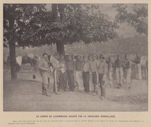 La Commune de Paris, Der Jardin du Luxembourg besetzt von der Versailler Kavallerie (s/w Foto) von French Photographer