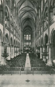 Schiff der Kirche Notre-Dame