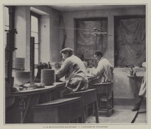 Polierwerkstatt in der Porzellanmanufaktur Sevres, Frankreich von French Photographer