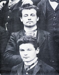 Porträt: Alfred Jarry (1873-1907) und Fargue (1876-1947) am Lycée Henri IV, Paris - Foto von French Photographer