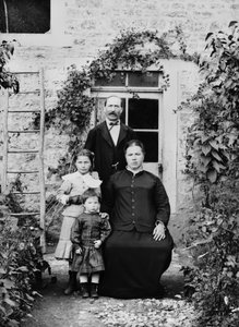 Porträt einer Familie in der Nähe von Bourmont in Haute-Marne. Fotografie Ende des 19. Jahrhunderts. Ducos-Sammlung.