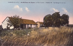 Postkarte, die das Haus von Henri Desire Landru (1869-1922) in Gambais darstellt von French Photographer