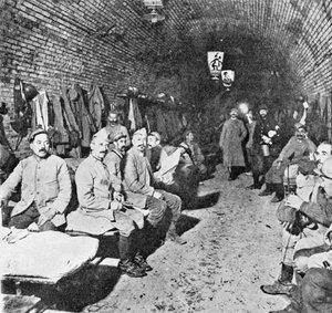 Schlafquartiere im Fort Douaumont, ca. 1916