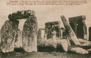 Stonehenge - Bronzezeitlicher Steinkreis, der der Folklore nach in der Regierungszeit von Aurelius Ambrosius, 490, errichtet wurde, um den Sieg der Briten über Hengist zu gedenken